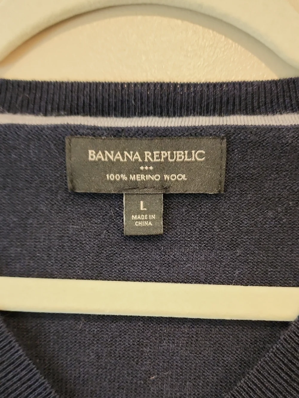 Banana Republic V-Neck Sweater 100% Extra Fine Merino Wool Navy Men's size Large